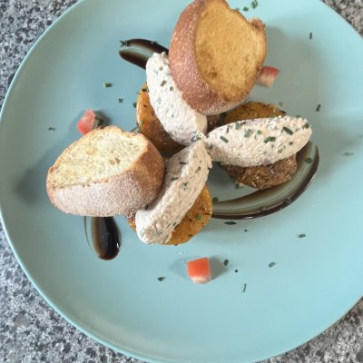 Pêches rôties au miel et herbes de Provence et rillettes de thon