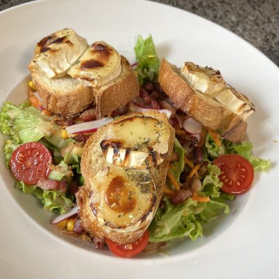 Salade de chèvre chaud